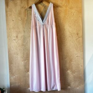 Vintage Miss Elaine Nightgown in Soft Pink and Pastel Blue Medium